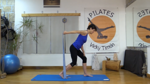 Pilates tricéps con banda elástica