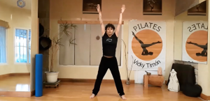 Pilates de pie articulación columna