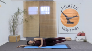 Pilates flow elevación dos piernas