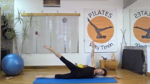 Pilates gap elevación pierna lateral