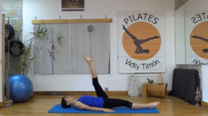 Pilates ejercicio circulo con una pierna